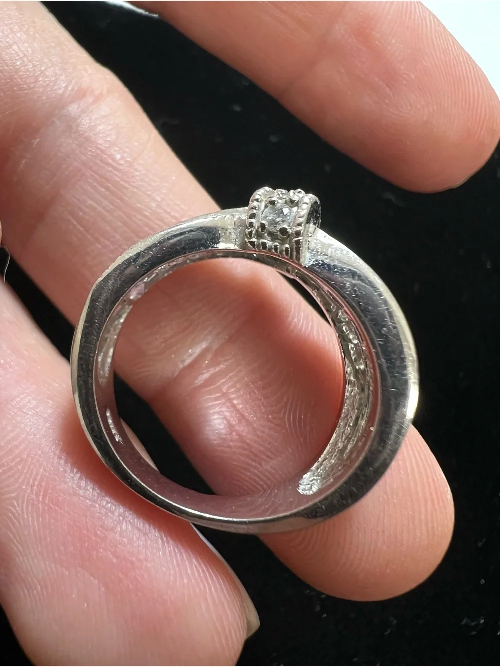 10k white gold Pink and clear stones ribbon ring